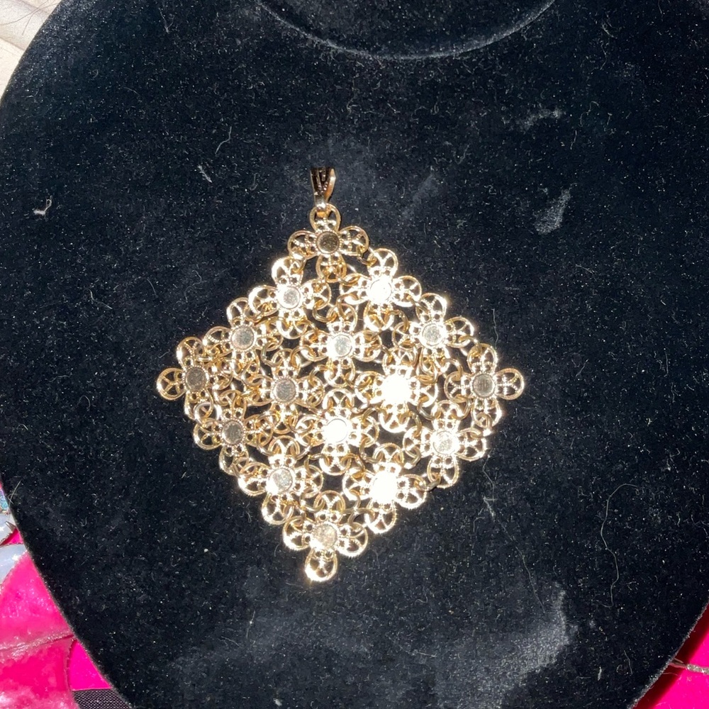 Vintage Sarah Coventry GOLDEN PETALS Flower Pendant
